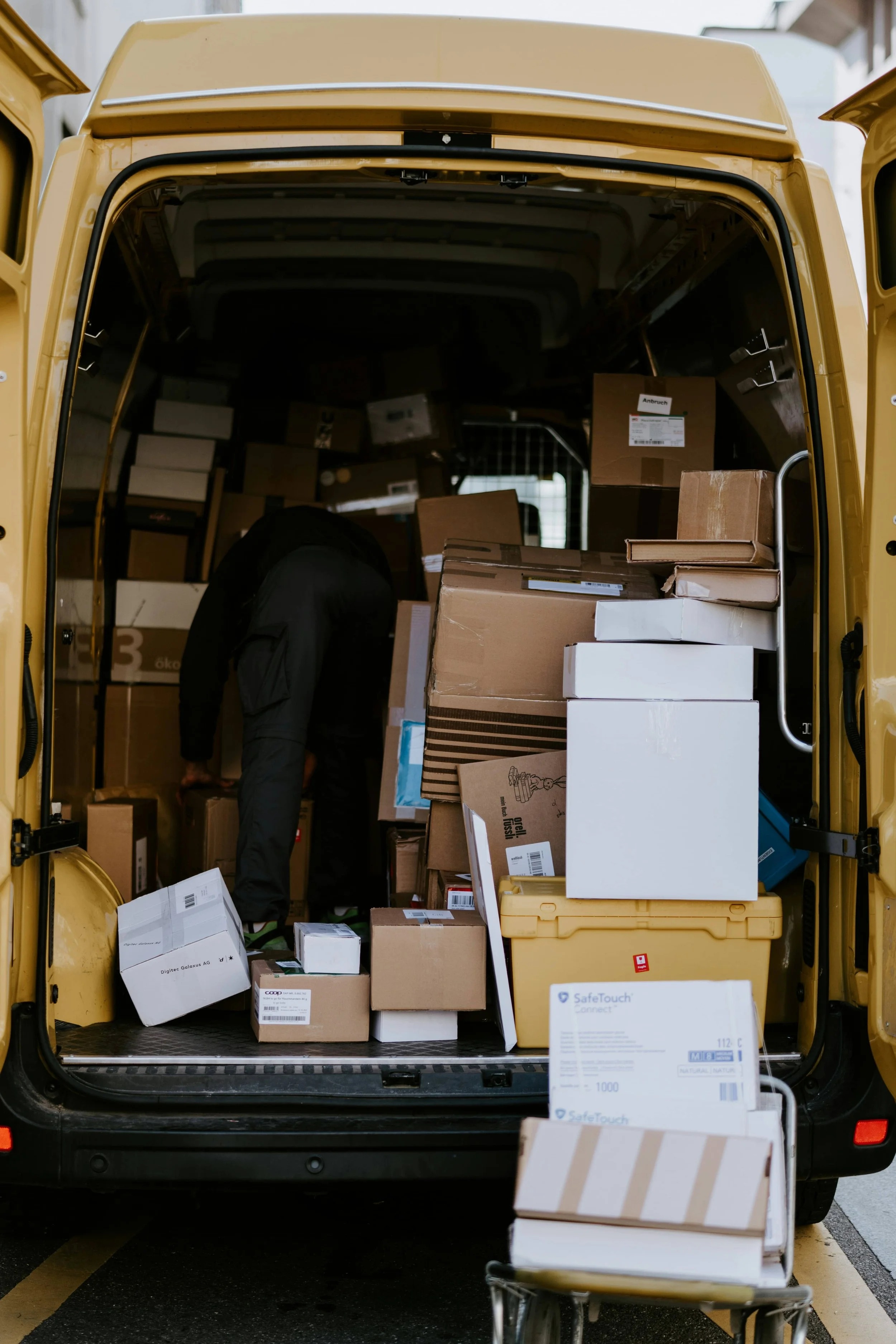 Airport Courier & AOG